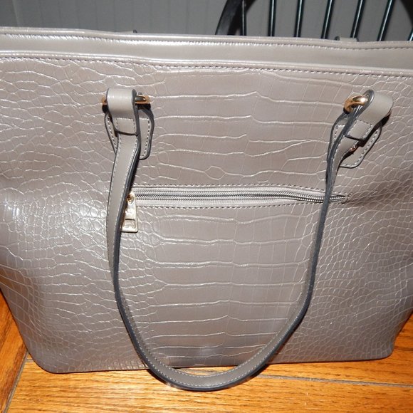 Michaela 3 piece Handbag -Tote - Purse  with goldtone hardware - Picture 4 of 8